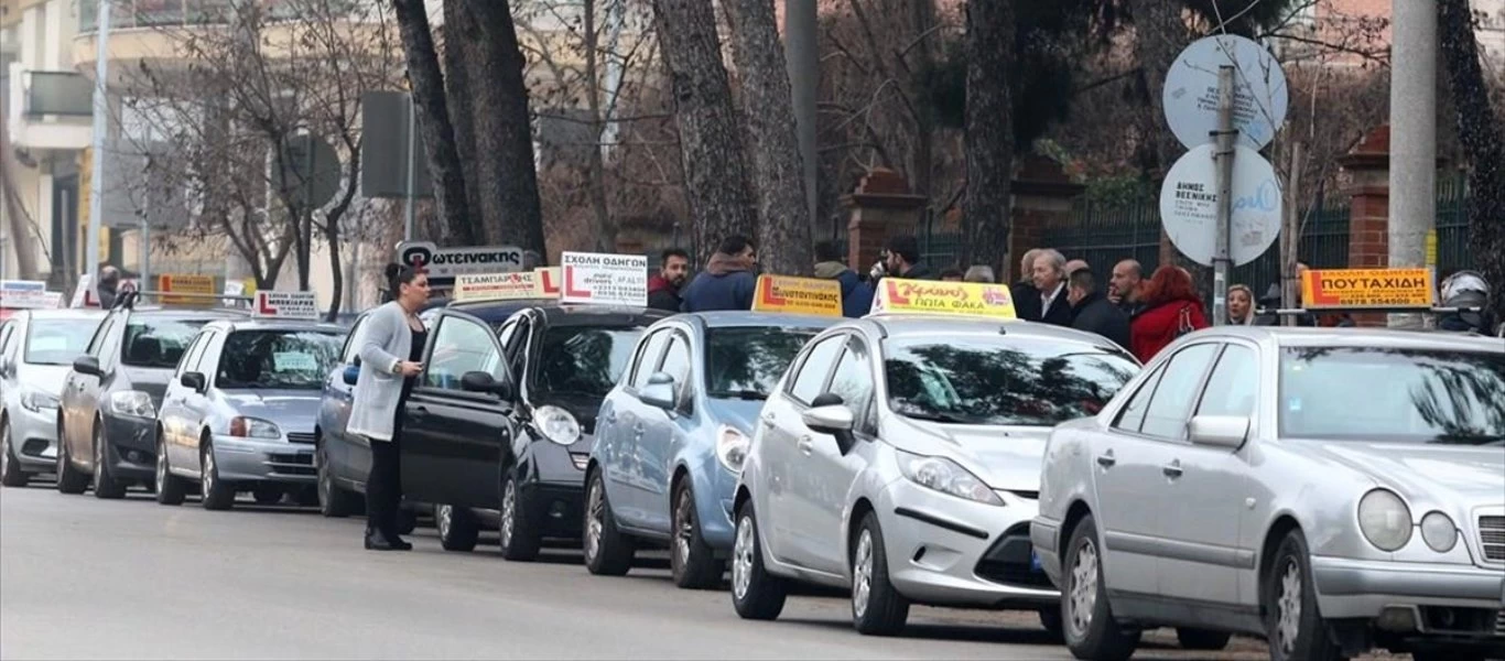 Υπουργείο Μεταφορών: Διευκρινήσεις για την εξ αποστάσεως διεξαγωγή μαθημάτων θεωρητικής εκπαίδευσης οδηγών